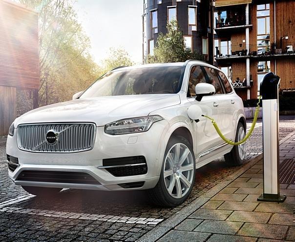 Volvo XC90 T8 Twin Engine: Bei 16 Ampere ist die Batterie in 2,5 Stunden wieder voll und reicht dann für mehr als 40 Kilometer rein elektrisches Fahren.  Foto:Auto-Medienportal.Net/Volvo